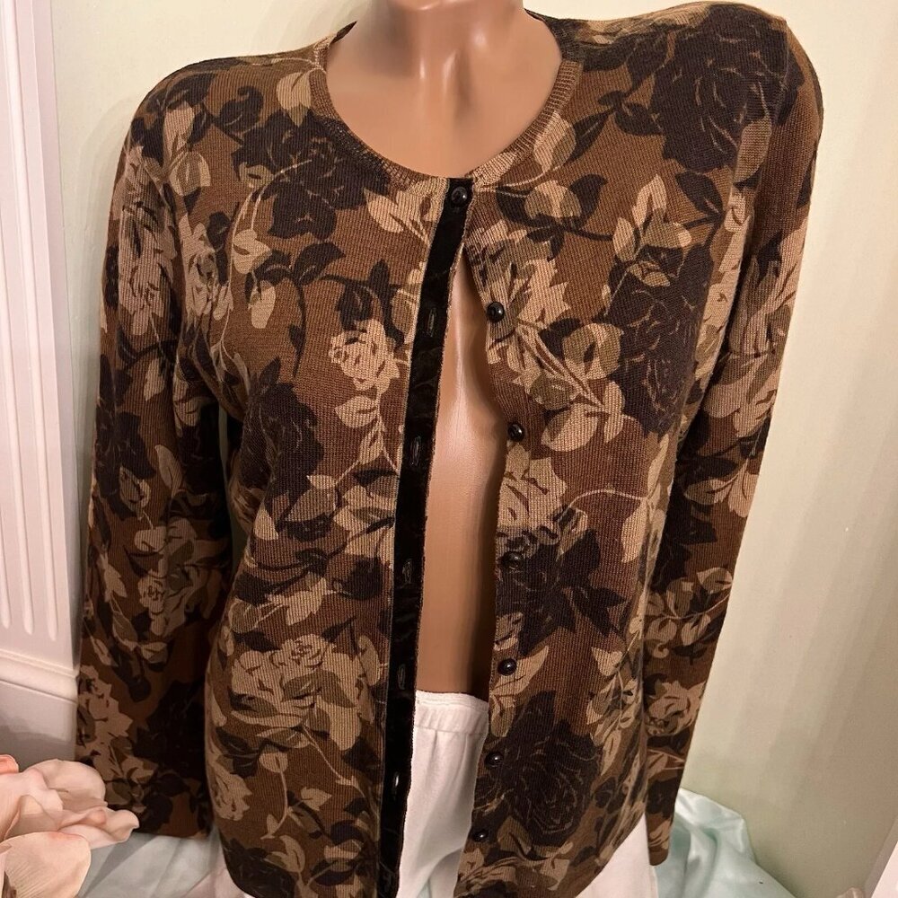 Jones New York. Size Large. Extra Fine Merino Wool Cardigan. Brown. B28